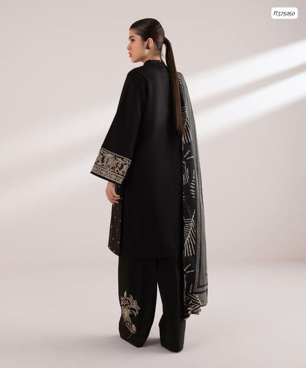 Fabric: Premium Air-Jet Lawn Lawn Quality: 100% Guaranteed